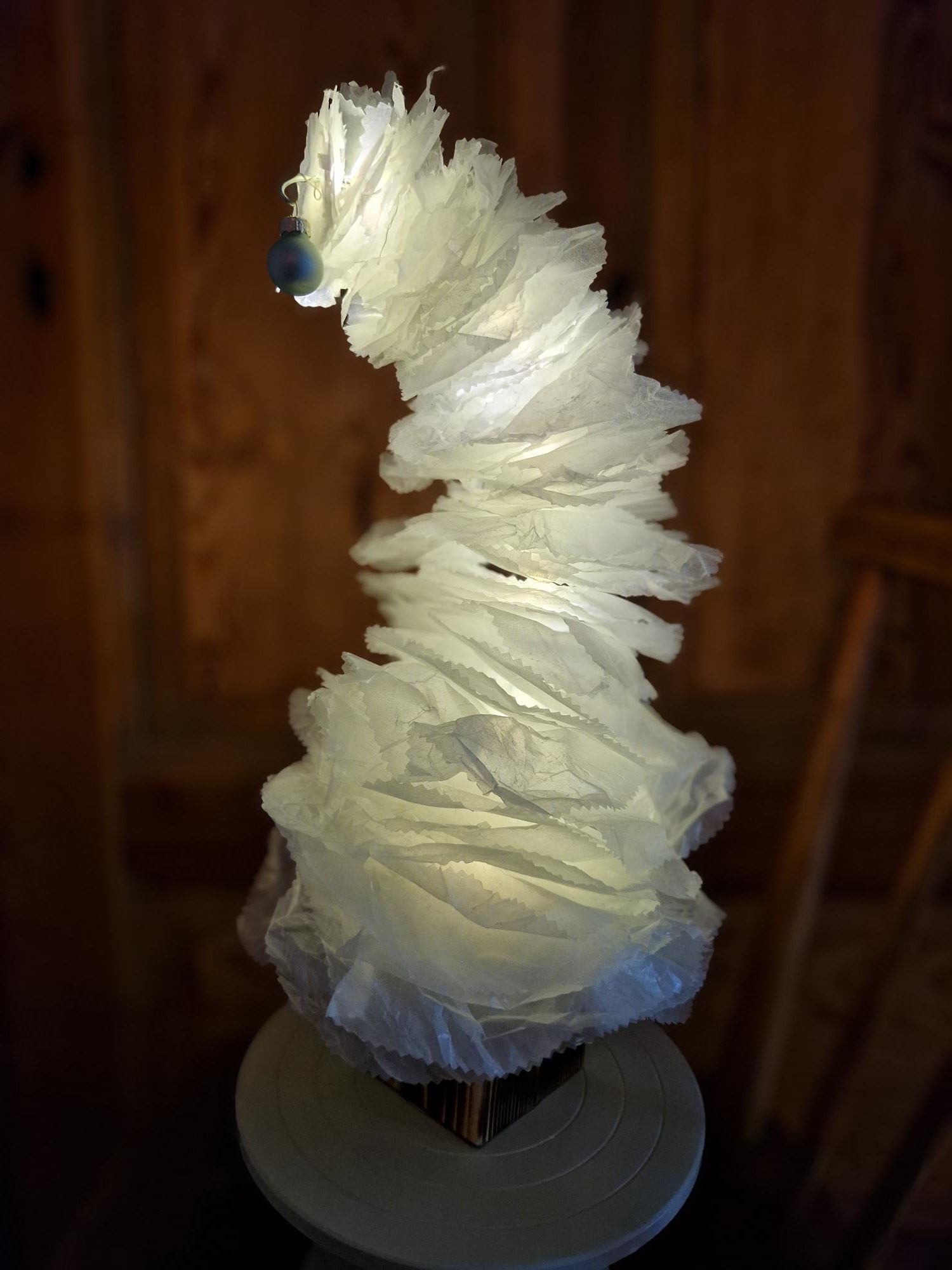 20250830_201541 Lichtobjekte aus Papier und Draht